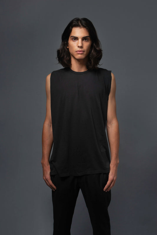 PONY SLEEVELESS TEE